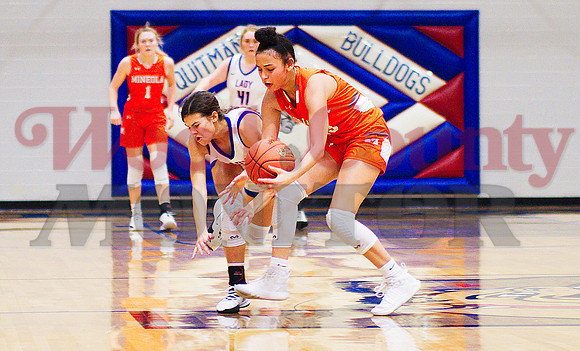 _1058549 Sadie Vander Schaaf presses Kyra Jackson