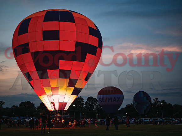 _1286868 trio of balloons at sunset