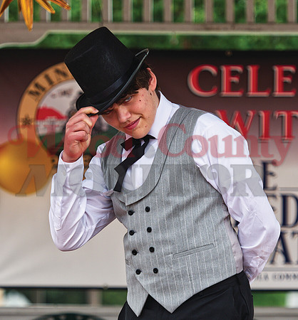 _1529567 Ben Williams tips hat