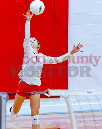 _9170548 Averi Stevenson serves