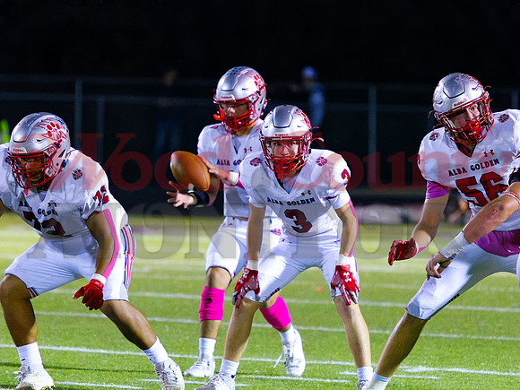 _A251472 Hector Delgadillo and Blake Harris line Bret Sutton back blockers