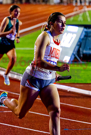 _5022634 Carmen Carrasco runs 4x400m