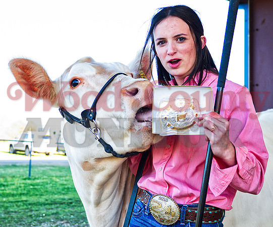 _1114334 heifer of Kinlee Baker claims sr showmanship buckle