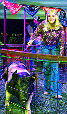 _1124773 Reagan Horton sells hog