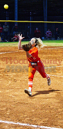 _1187089 Kayleigh Thompson catches popup