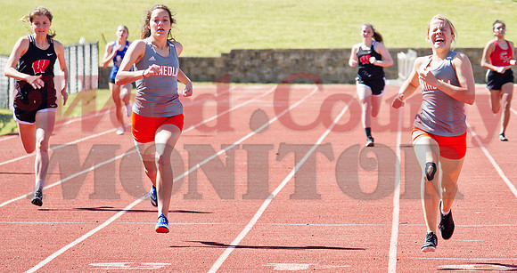 _1061355 Kozbie Riley and Juliana Stanely 400m