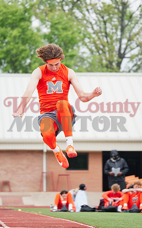 _1187405 Brady Shrum long jump