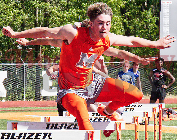 _1187733 TJ Moreland 300m hurdles