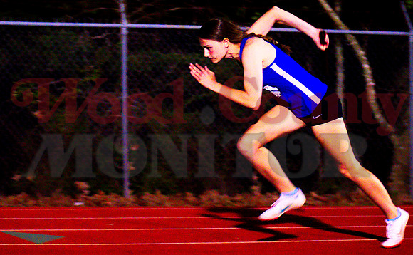 _1062109 Bonnie Vander Schaaf starts 4x400m