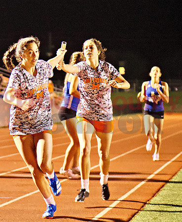 _1062204 Keilee Riley hands ot Kapri Riley 4x400m relay