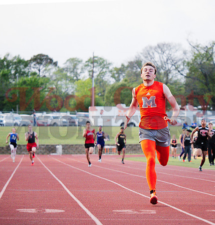 _1188459 Morgan Waggoner anchors 4x200m relay