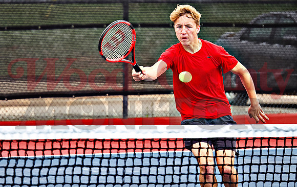 _1189489 Will Hartin approaches net