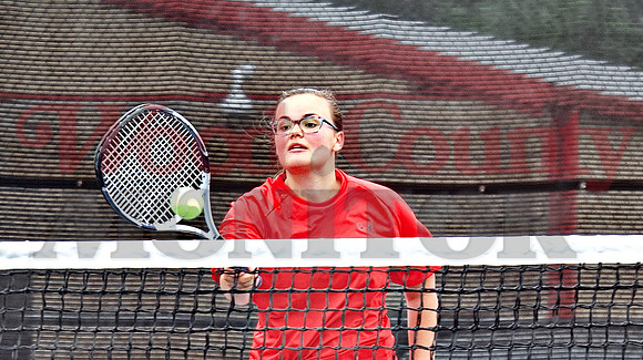 _1189454 Lizzie Whitecotton approaches net