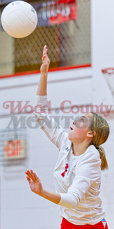 _A251414 Sadie Wright serves