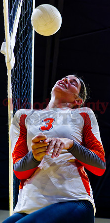 _1270034 Mahayla McMahon hustles to net