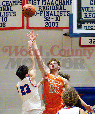 _1247738 Dawson Pendergrass blocks Levi Thompson
