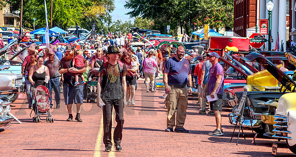 _1608870-74 car show