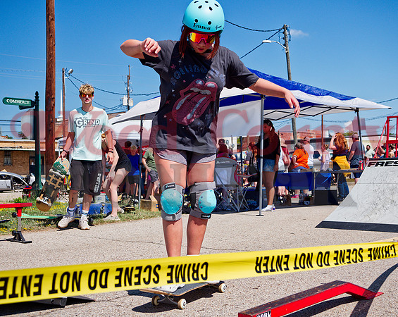 _1608969 skateboarding