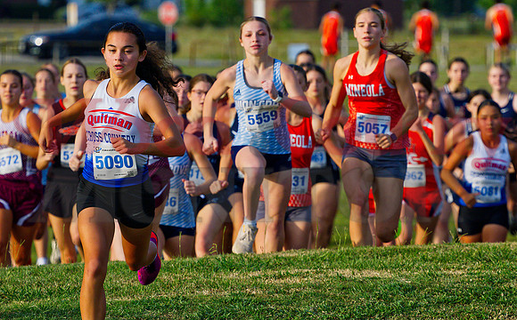 _9141526 Katie de Gorostiza pulls ahead
