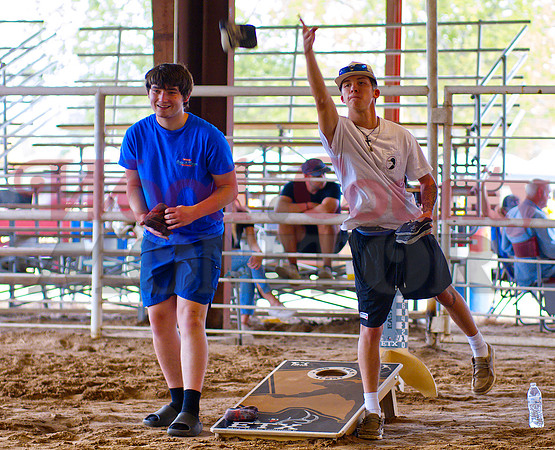 _1386135 cornhole