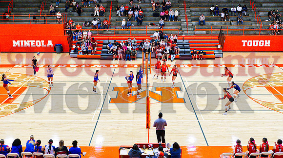 _1354350 Kaylin Sapp serves