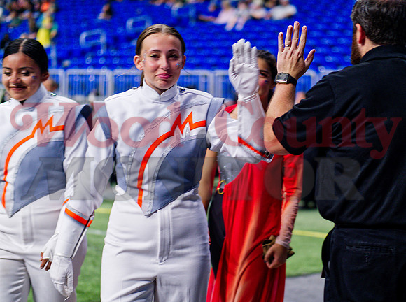 P_096647 Jada Woodward hi-fives