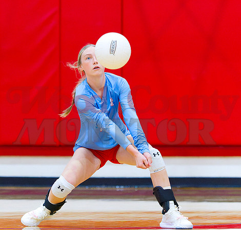 _A251272 Alyssa Murdock receives