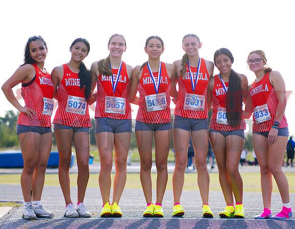 _1310465 mineola girls xc team