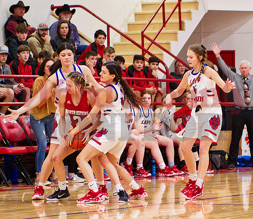 _1059060 Halle Perkins and Bailee Bishop trap