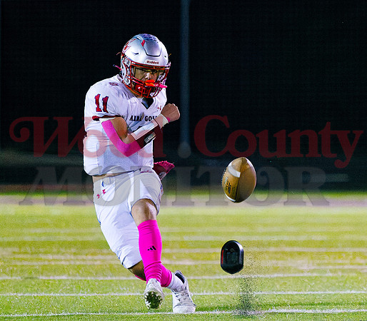 _A251579 Sam Olson kicks