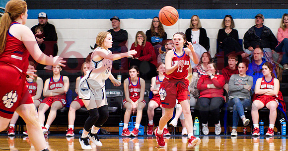 _1058799 Kalli Trimble passes to Kylie Kennedy