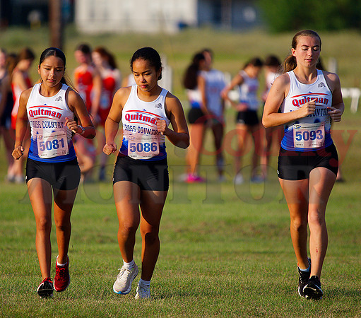 _9141216 Christina Plata w Isabella Crockett Garza and McKenna Wood warming-up