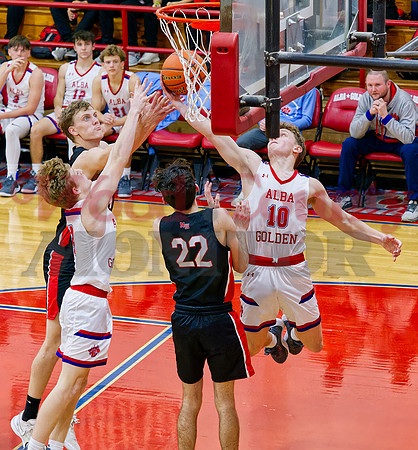 _1012750 Cameron Lennon and Gavin Parker rebound