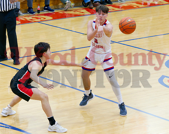 _1022784 Sam Olson passes