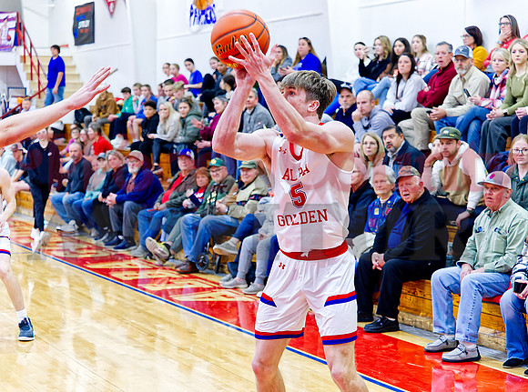 _1090398 Payton Dickinson shoots three