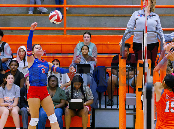 _A080126 Erin Vander Schaaf hits