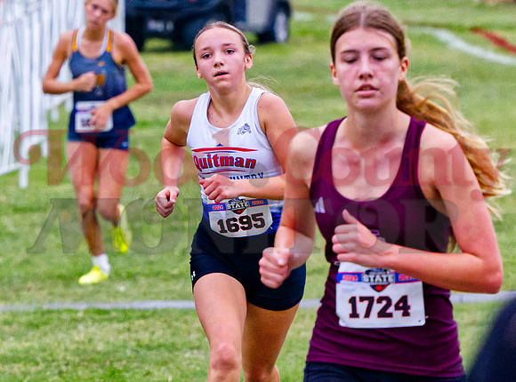 _B021528 Carlee Alcorn finish line