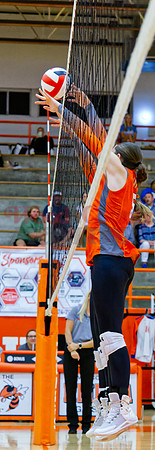_8136585 Jadelyn Marshall defends net