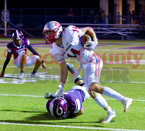 _A251655 Wyatt Sutton breaks tackles
