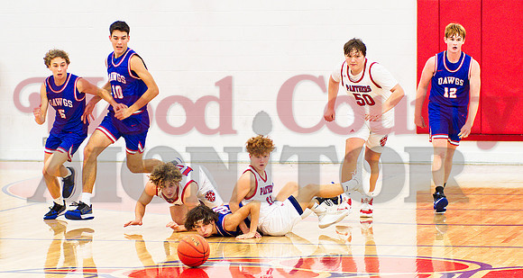 _1015457 loose ball
