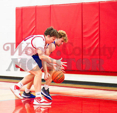 _1015497 Gavin Dailey wrestles Carson Dickens