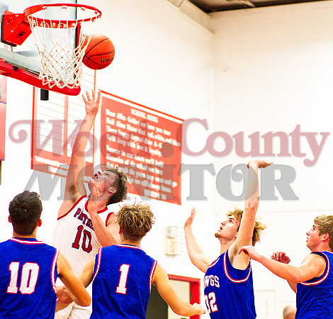 _1015581 Blake Weissert lays-up