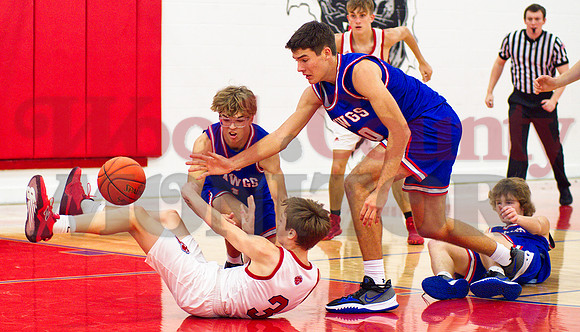 _1015604 loose ball