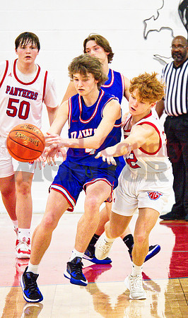 _1225072 Brayden Randolph 12 defends Carter Smith 4