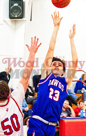 _1225127 Levi Thompson 23 fires fadeaway