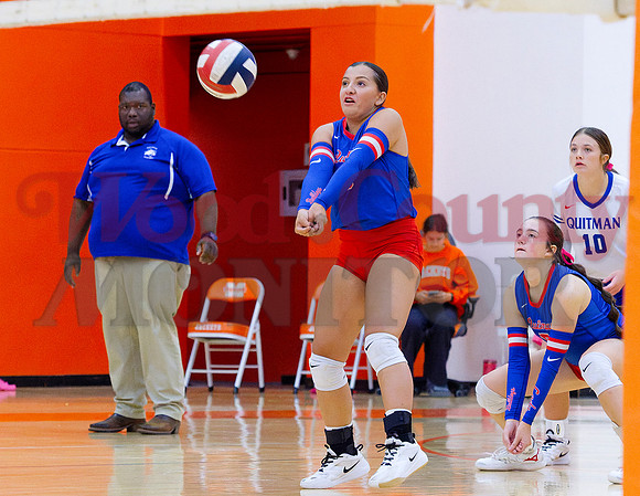 _A080584 Kaylin Sapp receives