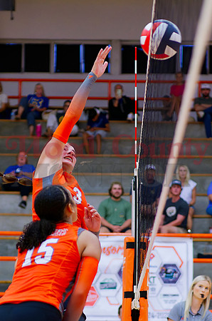 _1225241 Mahayla McMahon kills spike