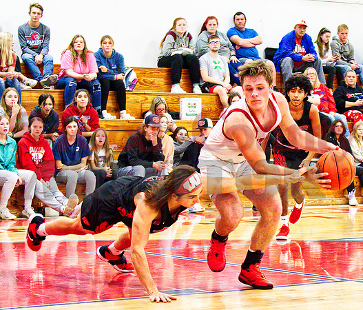 _1225256 Blake Weissert secures ball