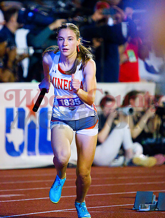 _5022597 Raylie Peebles starts 4x400m