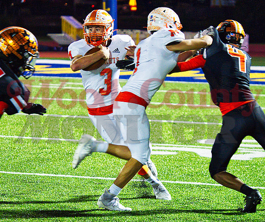 _1150744 Thomas Hooten 1 blocks for TJ Moreland 3
